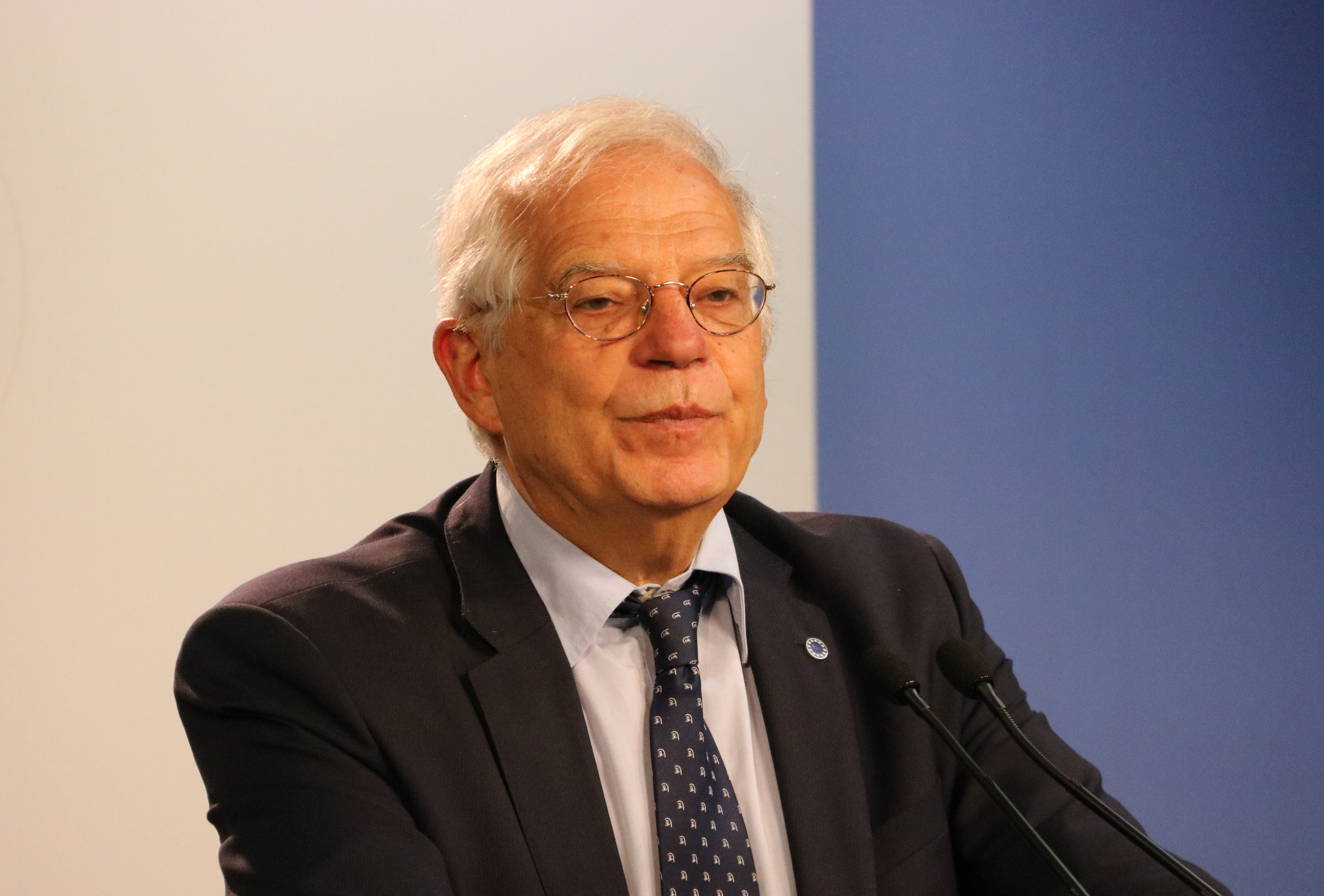 Creus que Josep Borrell hauria de seguir de ministre?