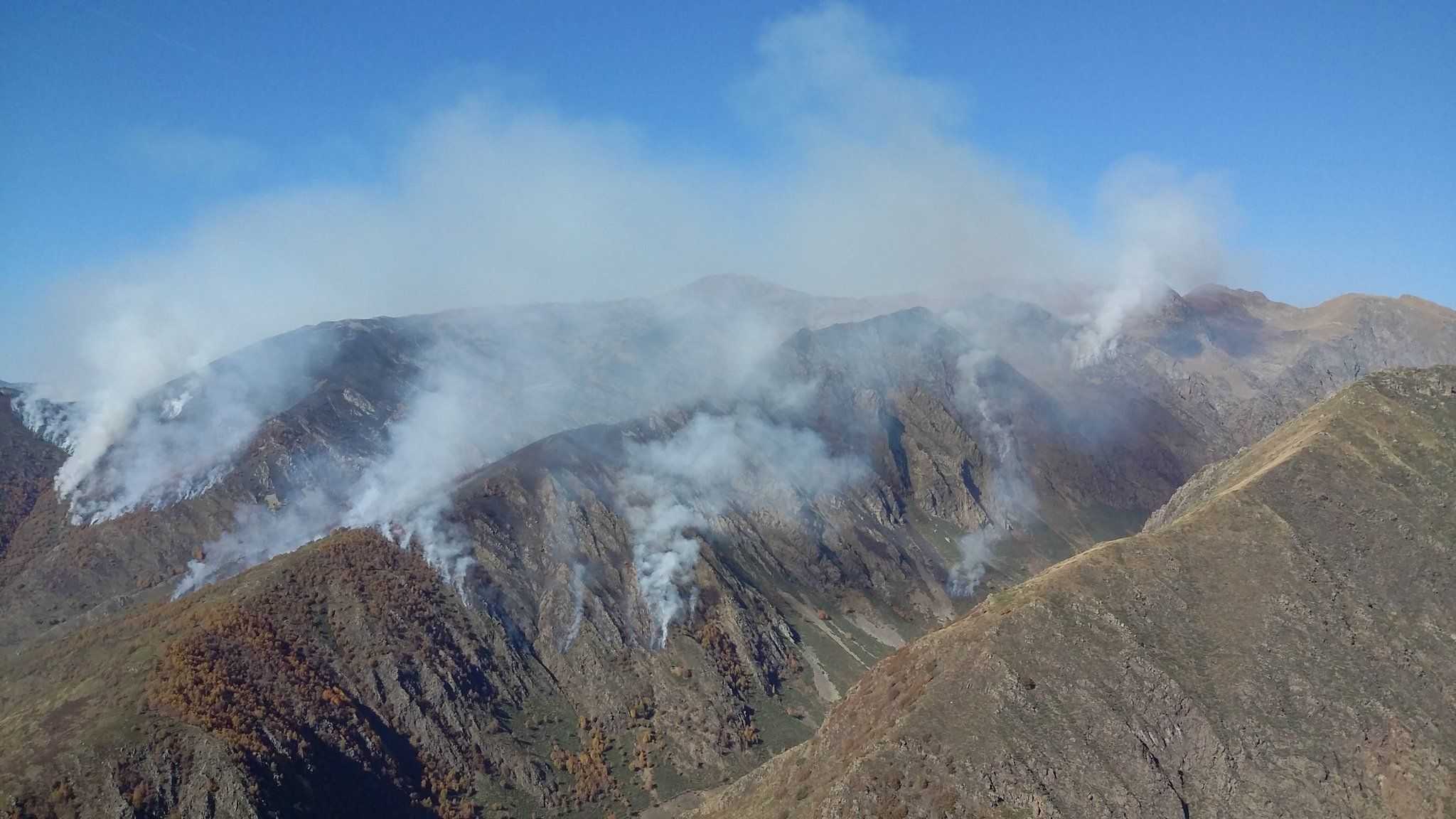 L'incendi de la Guingueta d'Àneu afecta ja 317 hectàrees