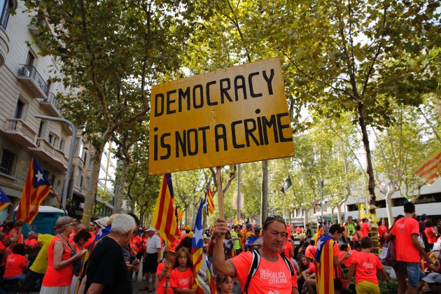 diada diagonal democracia pancarta - sergi alcazar