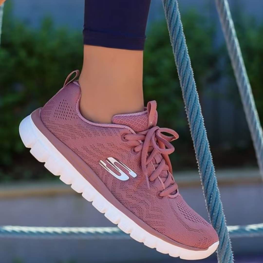 Recomanades per sanitaris i dependents: així són les Skechers que alleugen els peus cansats