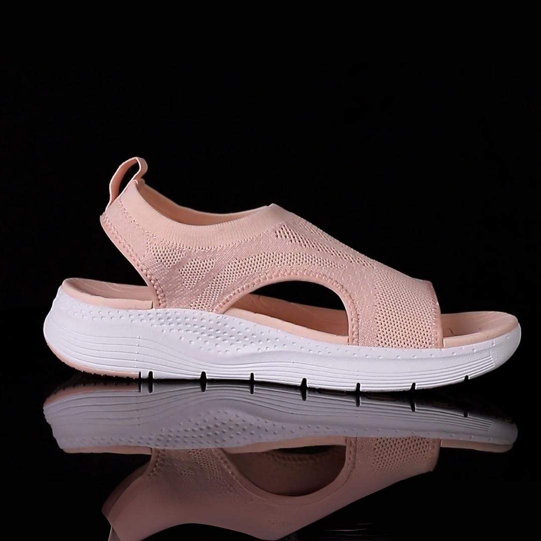 Les sandàlies més buscades per dones de més de 50 amb fascitis plantar: semblen Skechers