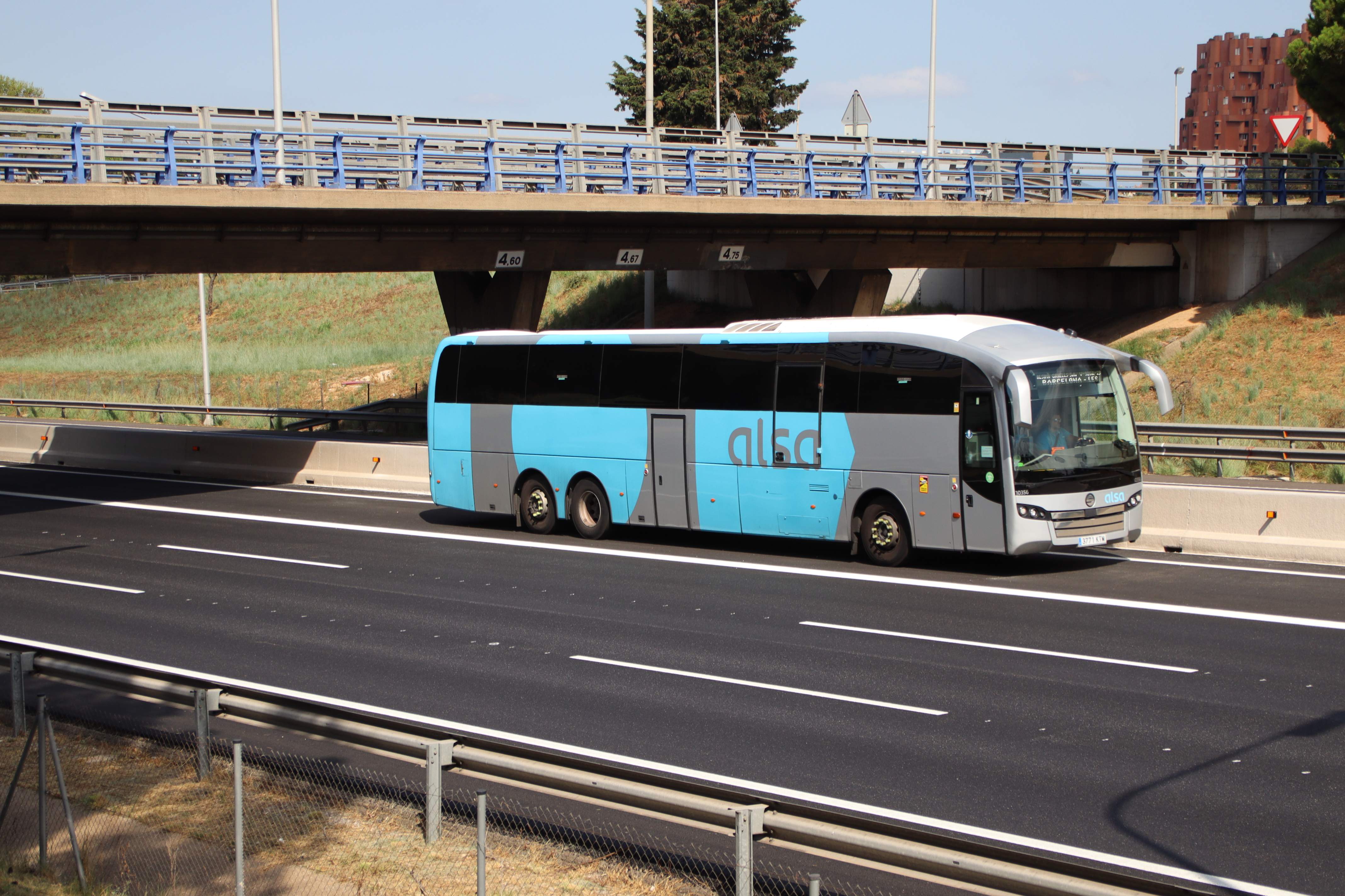 ¿Cómo es el nuevo carril bus de la B-23 que conecta el Baix Llobregat y Barcelona por la Diagonal?