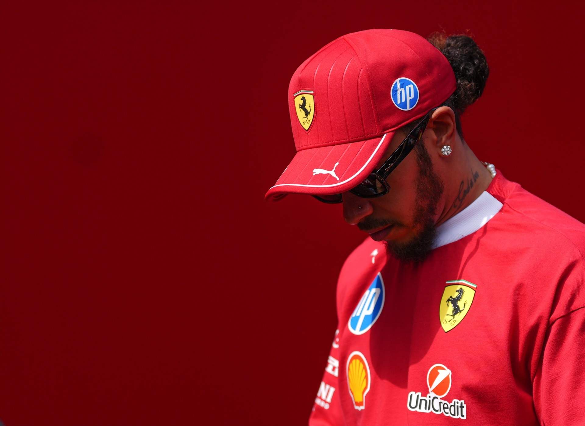 Lewis Hamilton toca fondo: "Soy un inútil. Ferrari necesita sustituirme"