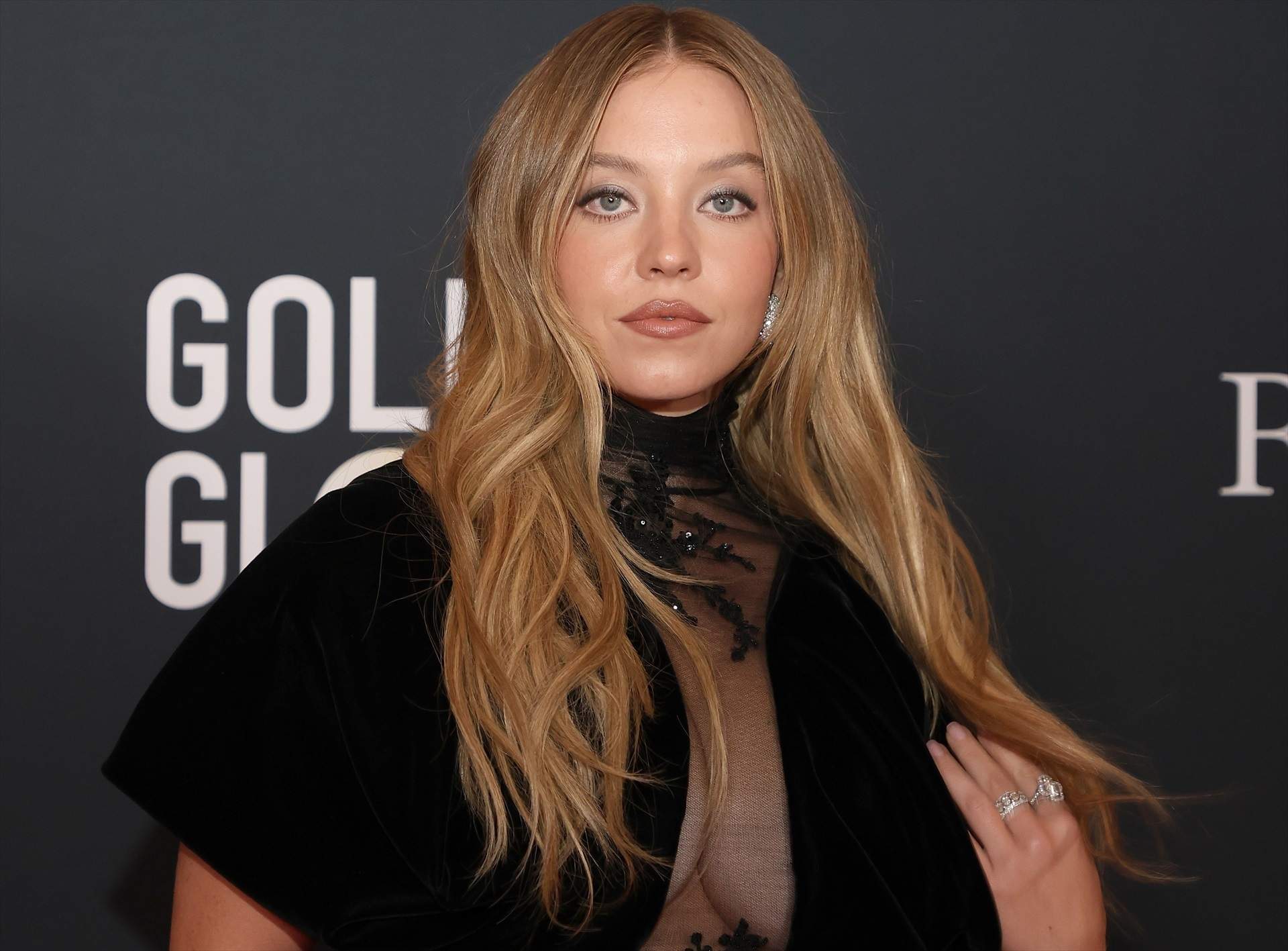 Acusan a la actriz Sydney Sweeney de hacer apología nazi en un anuncio de tejanos