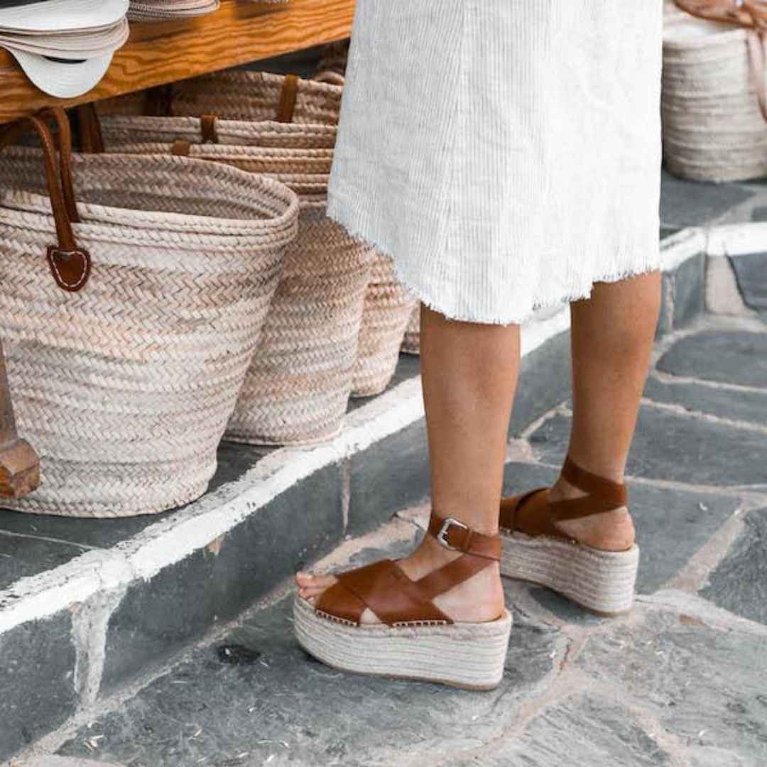 Estas sandalias cómodas con plataforma cuestan menos de 18 € y son un salvavidas para el verano
