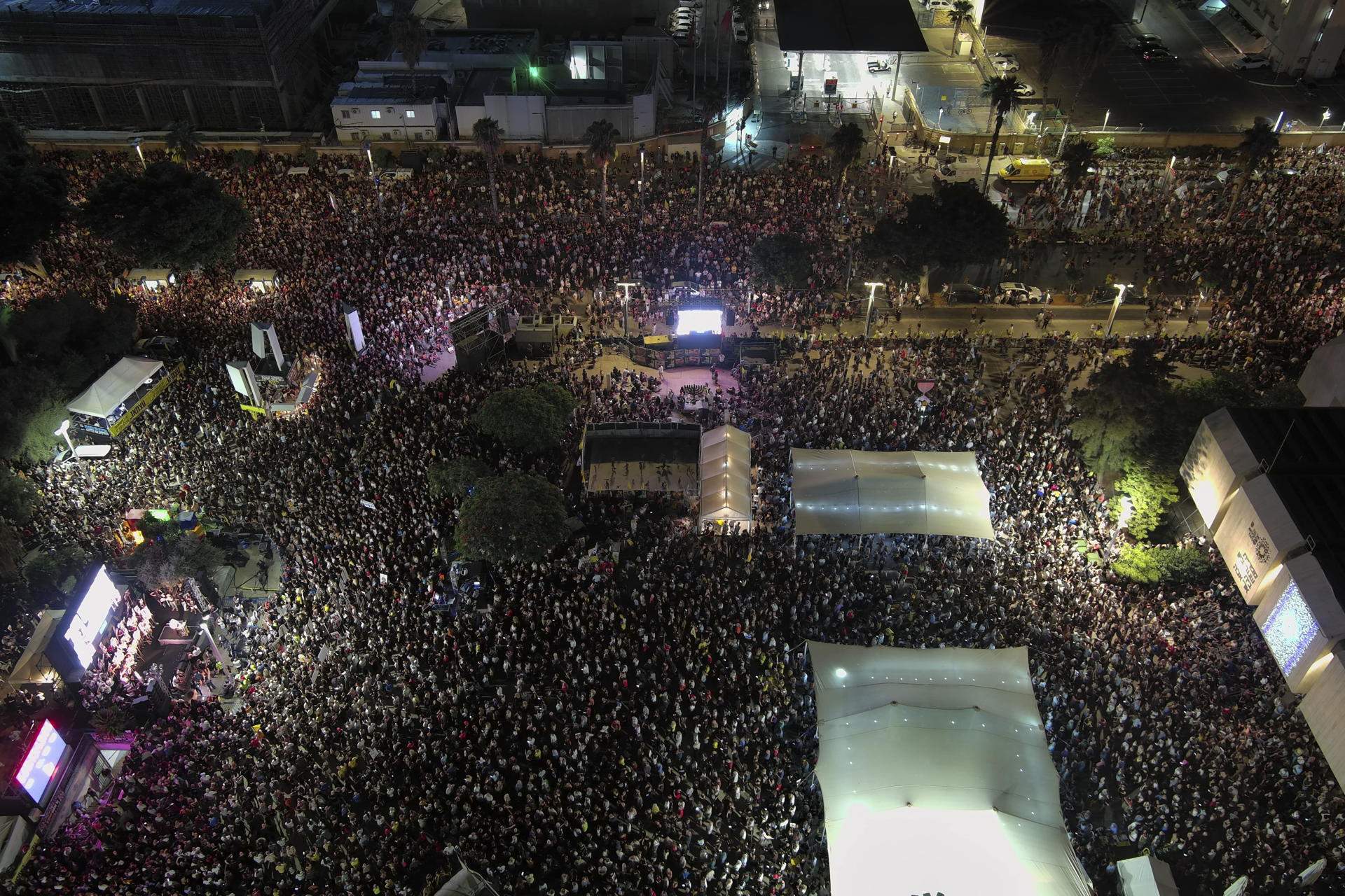 Netanyahu, acorralado por las protestas masivas en Tel Aviv y la presión internacional creciente