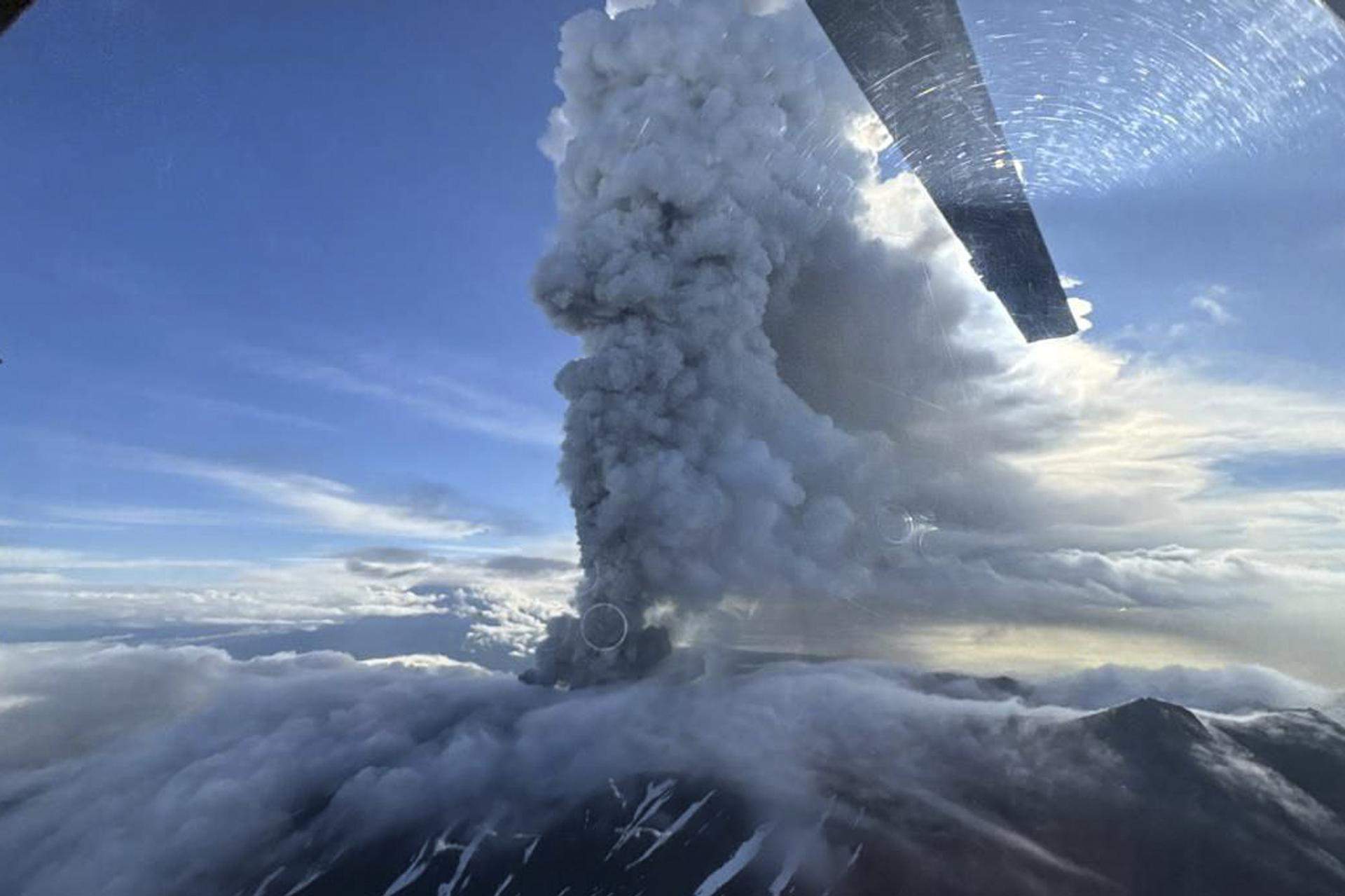 El volcán ruso Krasheninnikov entra en erupción por primera vez en 600 años