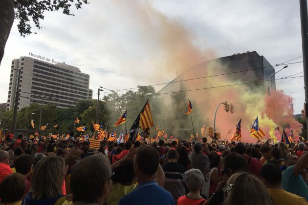 ELNACIONAL bengales mani diada 11 s Carlota Camps ELNACIONAL bengales mani diada 11 s Carlota Camps