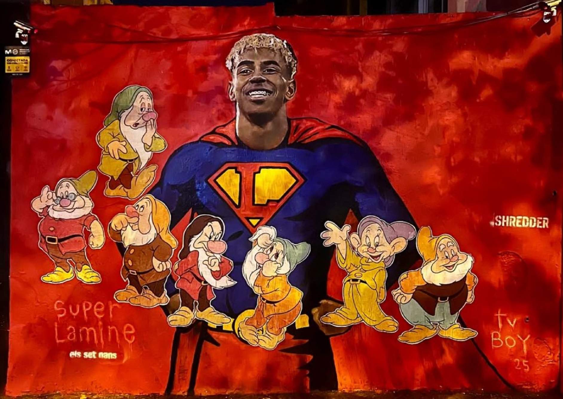 Vandalitzen un mural de Lamine Yamal a Barcelona amb la irònica inclusió de set nans