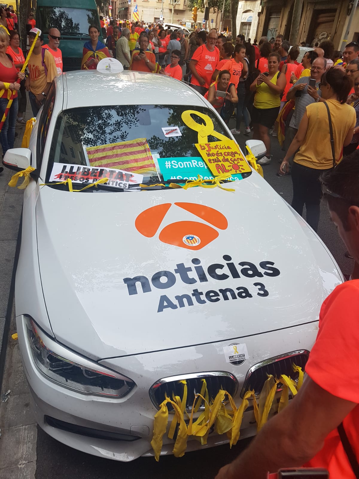 cotxe antena tres diada - el nacional cotxe antena tres diada - el nacional