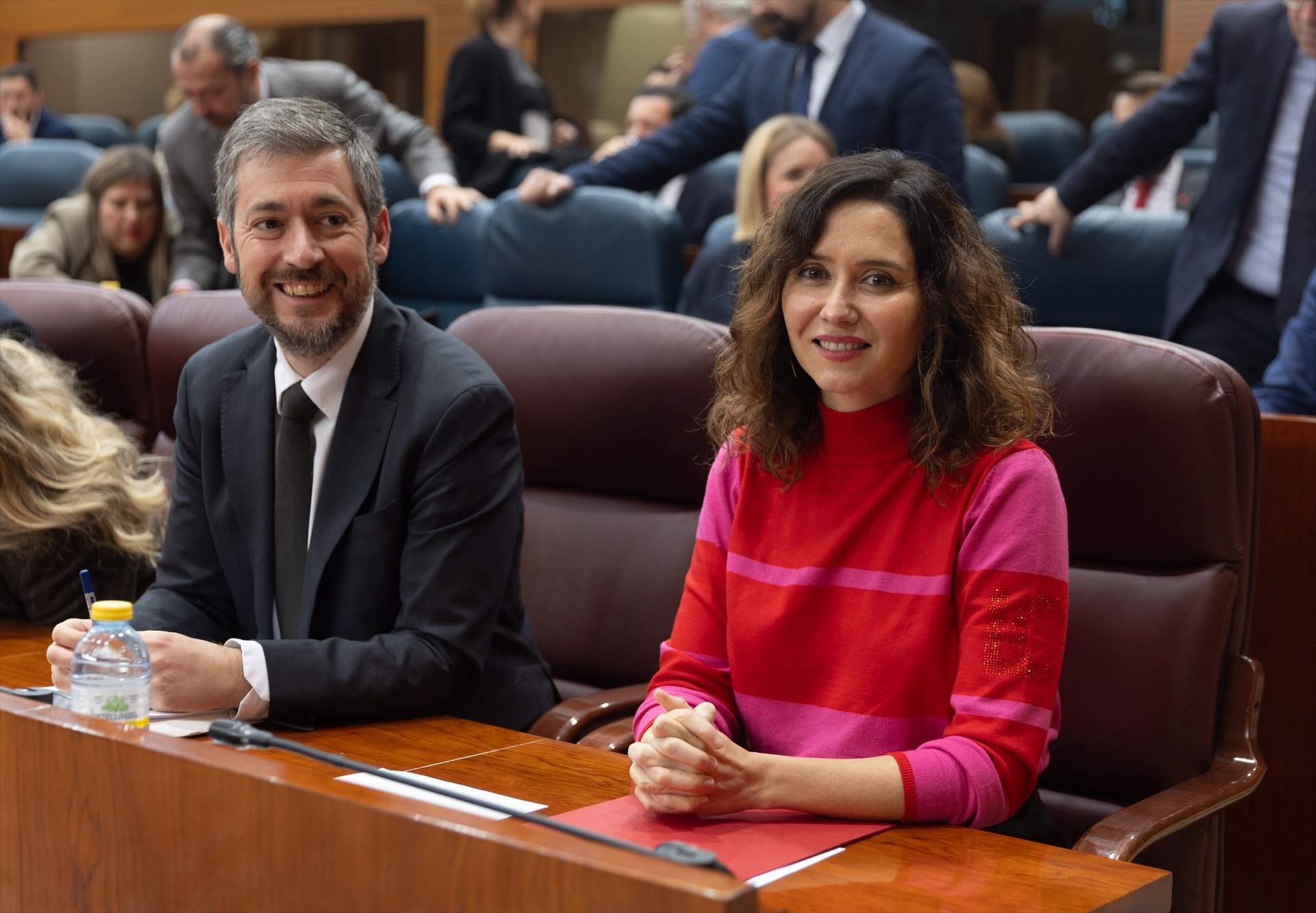 El gobierno de Ayuso vuelve a cargar contra las críticas de Illa: “cortina de humo” y “gran atraco”