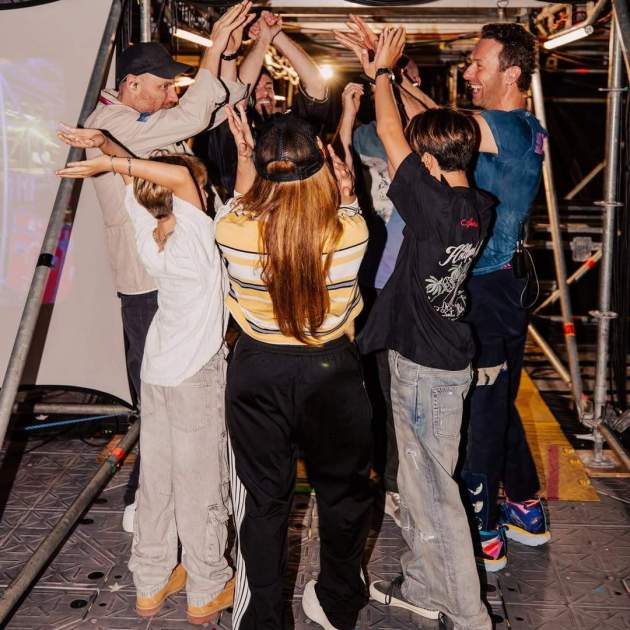 Shakira con Coldplay y Milan y Sasha / Instagram