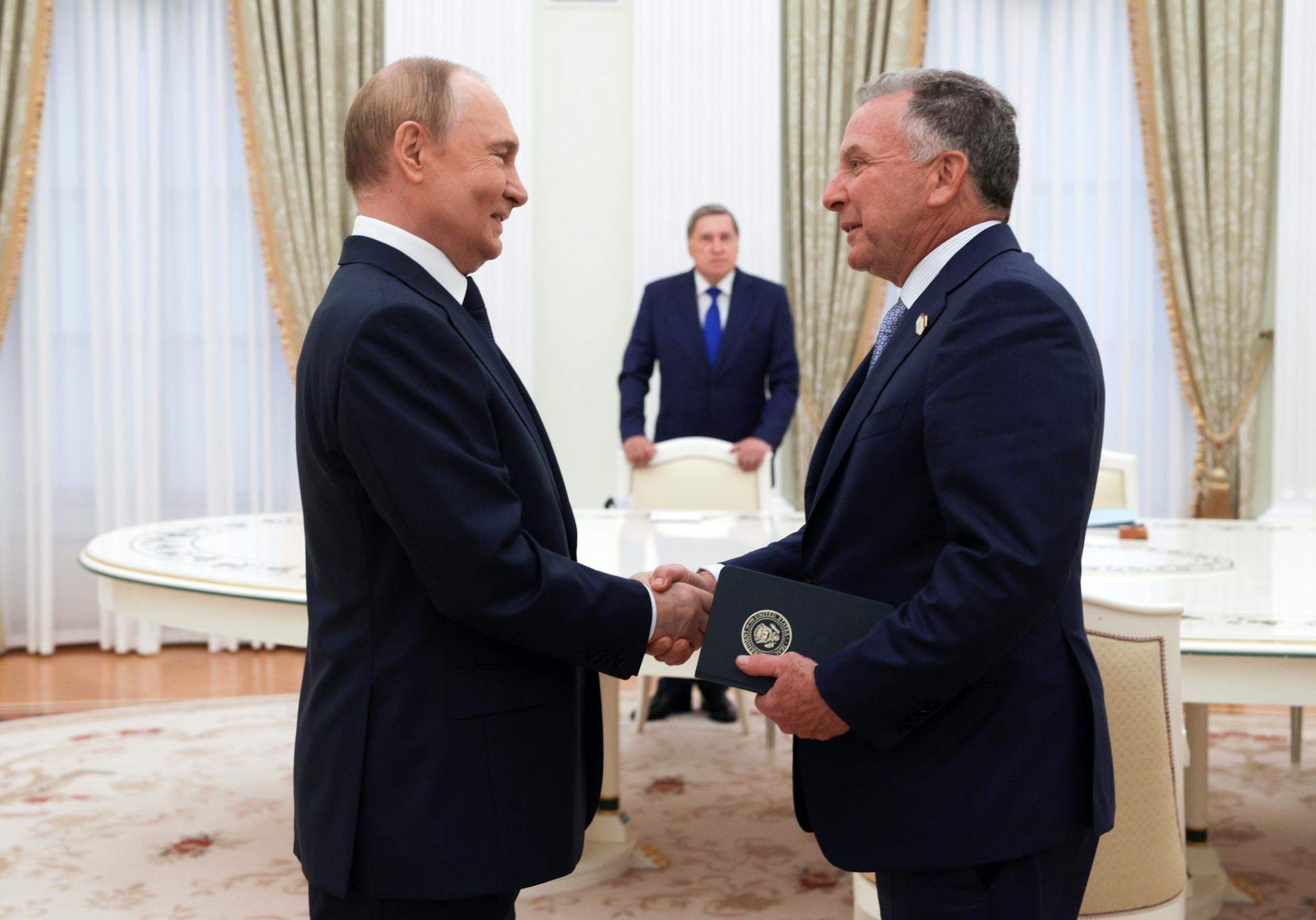 Putin celebra la “constructiva” reunió amb l’enviat dels EUA mentre Trump manté les sancions secundàries