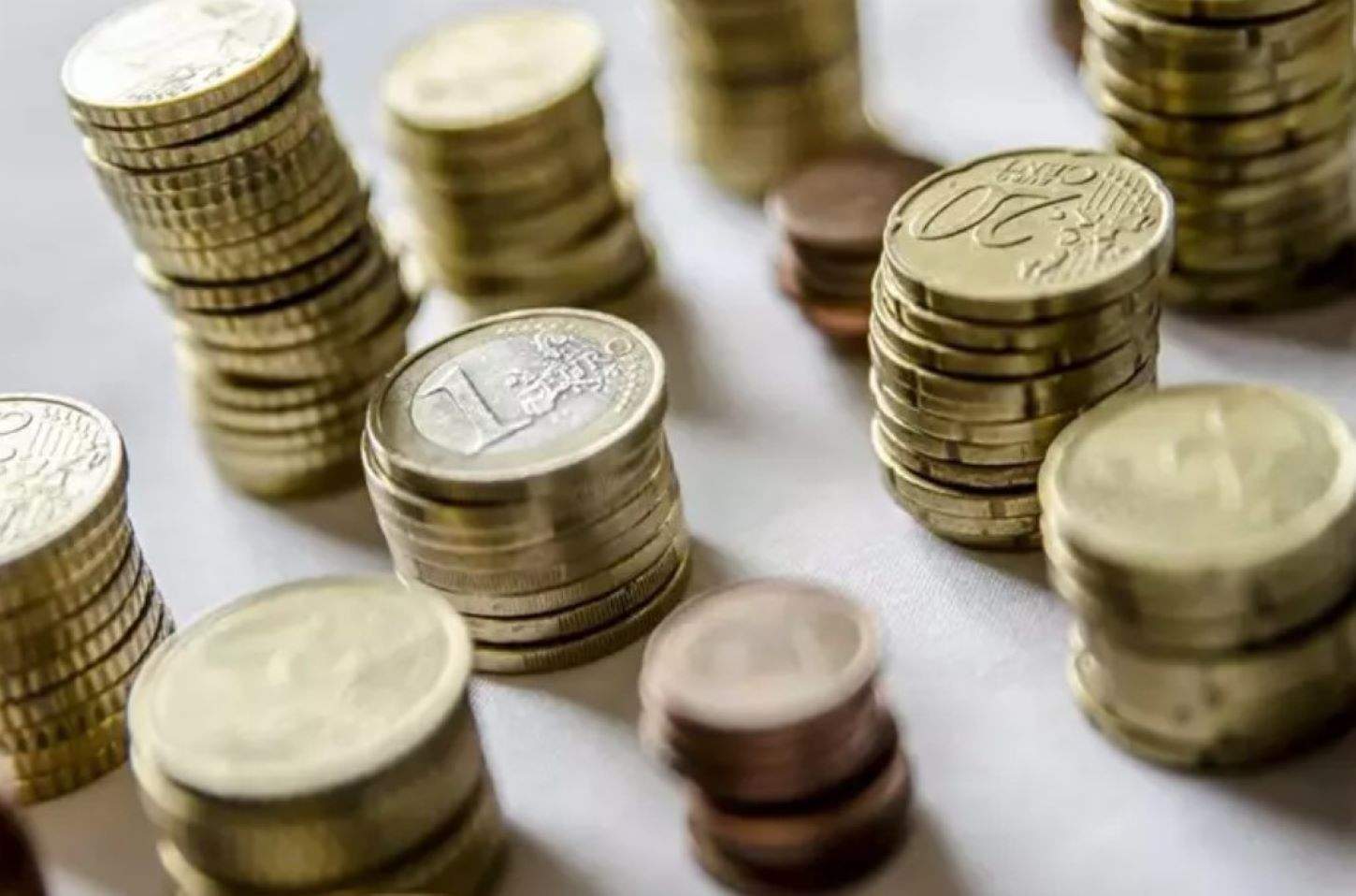 Els experts en estalvi ho confirmen: deixar monedes repartides per la casa t'estalvia centenars d'euros