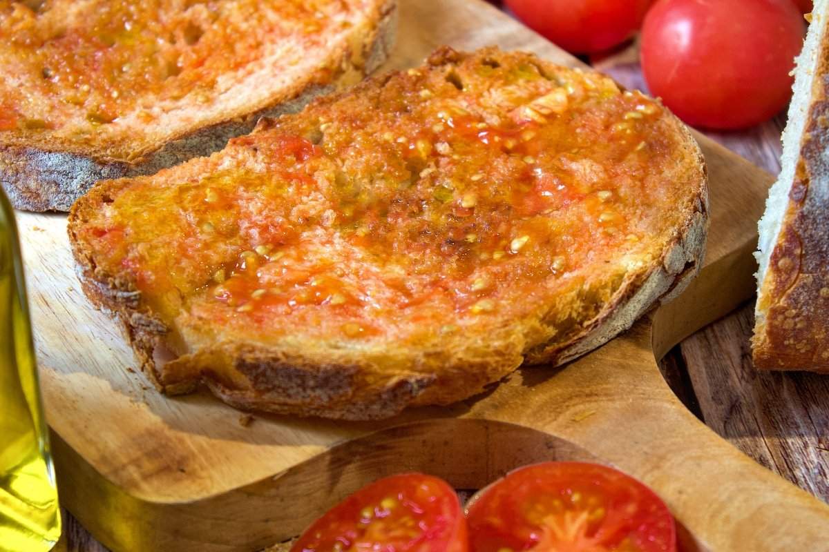 Pan con tomate