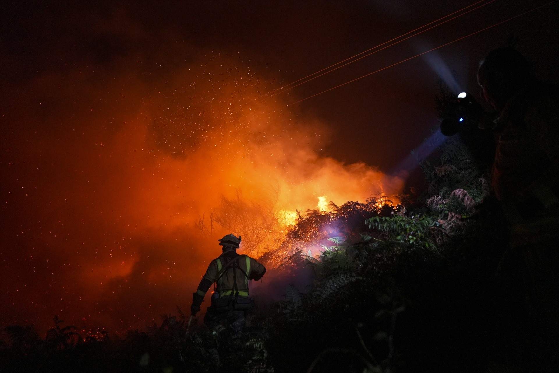 L'incendi a Ponteceso, l'erupció del volcà a Kamchatka i més: la volta al món en 15 fotos