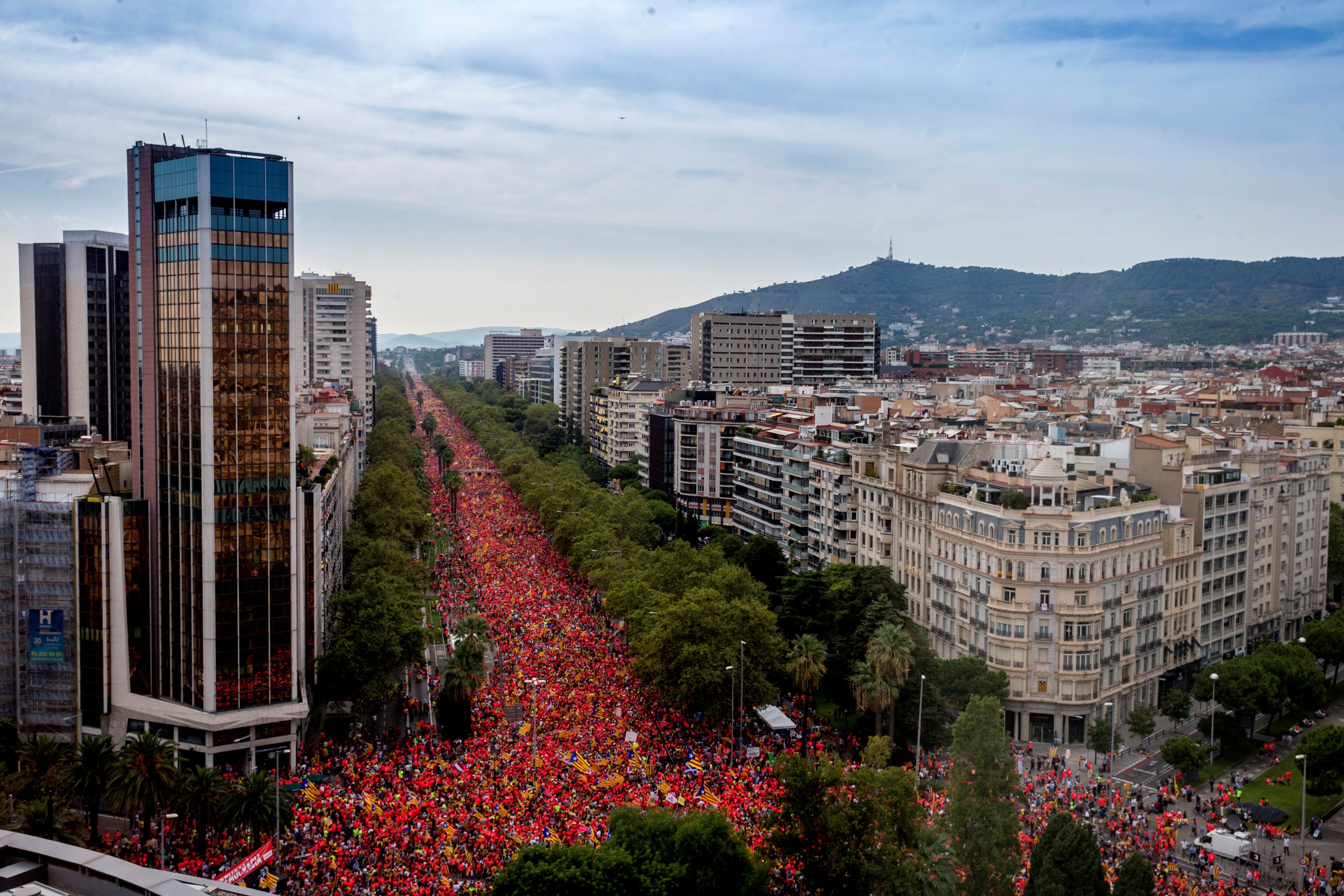 Vídeo: Les imatges aèries de la massiva manifestació de la Diada 2018