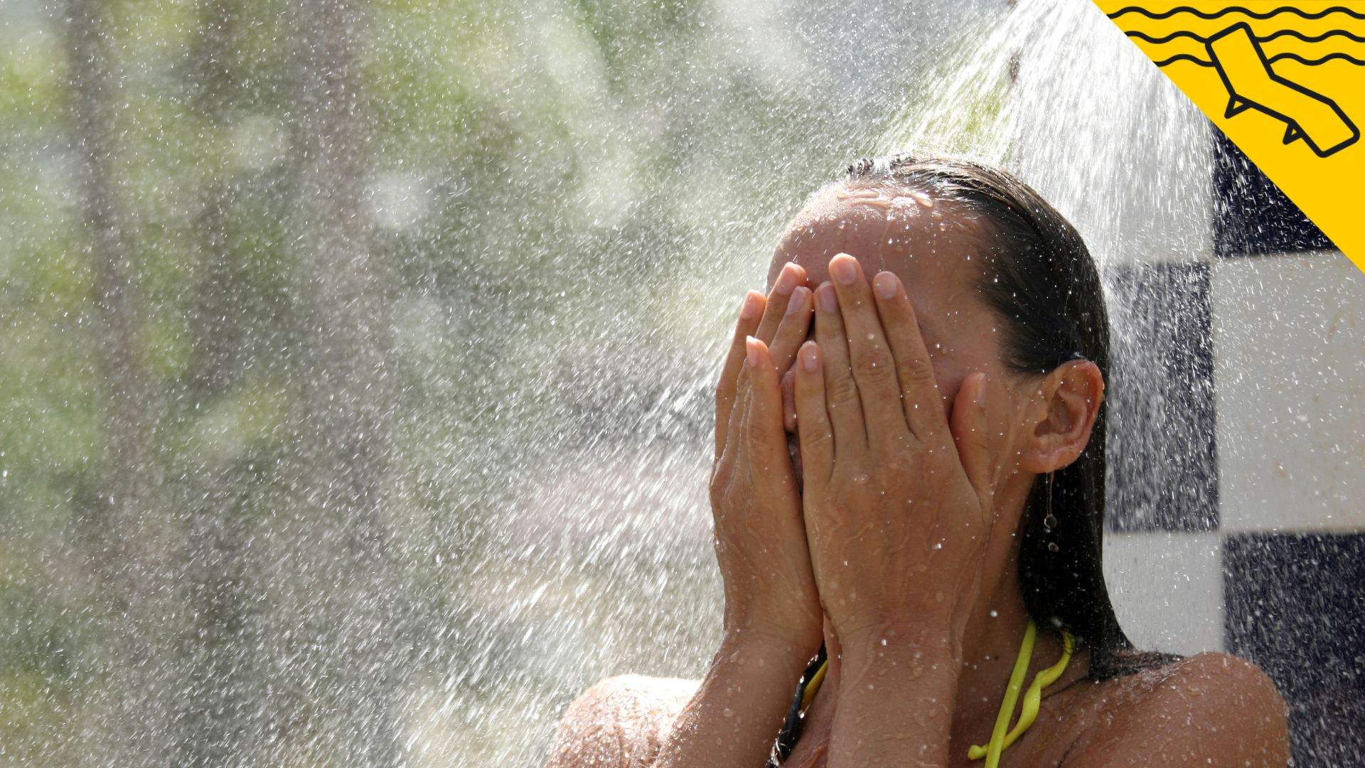 Un metge català explica si cal fer servir sabó després de sortir de la piscina o la platja