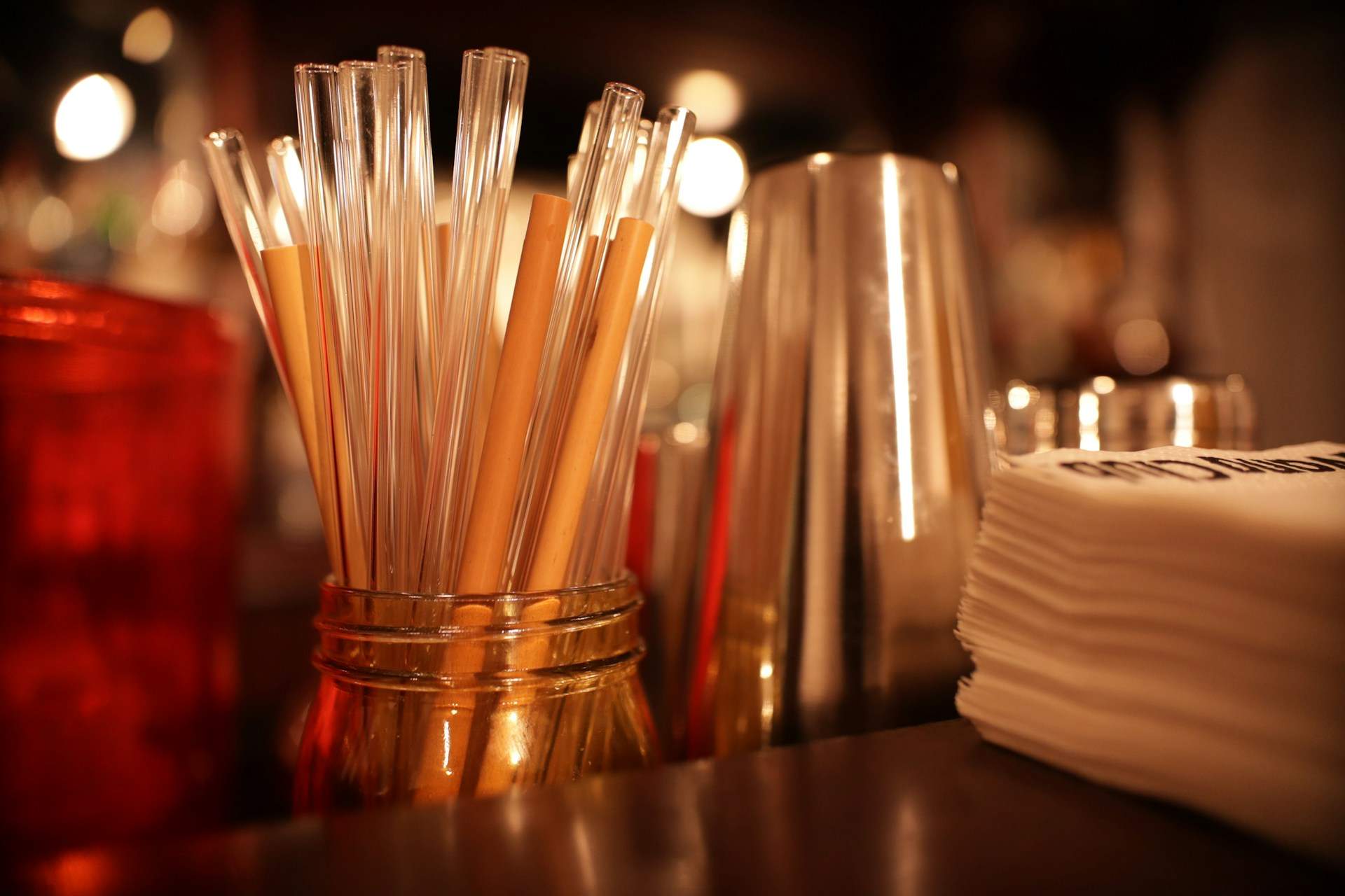 Els riscos ocults per a les persones celíaques als vasos i coberts biodegradables