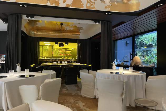 Menjador, estovalles, coberts, restaurant Moments / Foto: Jordi Tubella Menjador, estovalles, coberts, restaurant Moments / Foto: Jordi Tubella