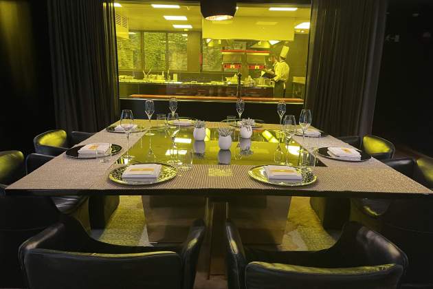 Menjador, estovalles, coberts, restaurant Moments / Foto: Jordi Tubella Menjador, estovalles, coberts, restaurant Moments / Foto: Jordi Tubella