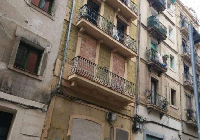 Edifici de 11 pisos, al passatge Alió de Barcelona, adquirit per l'ajuntament per a habitatge protegit