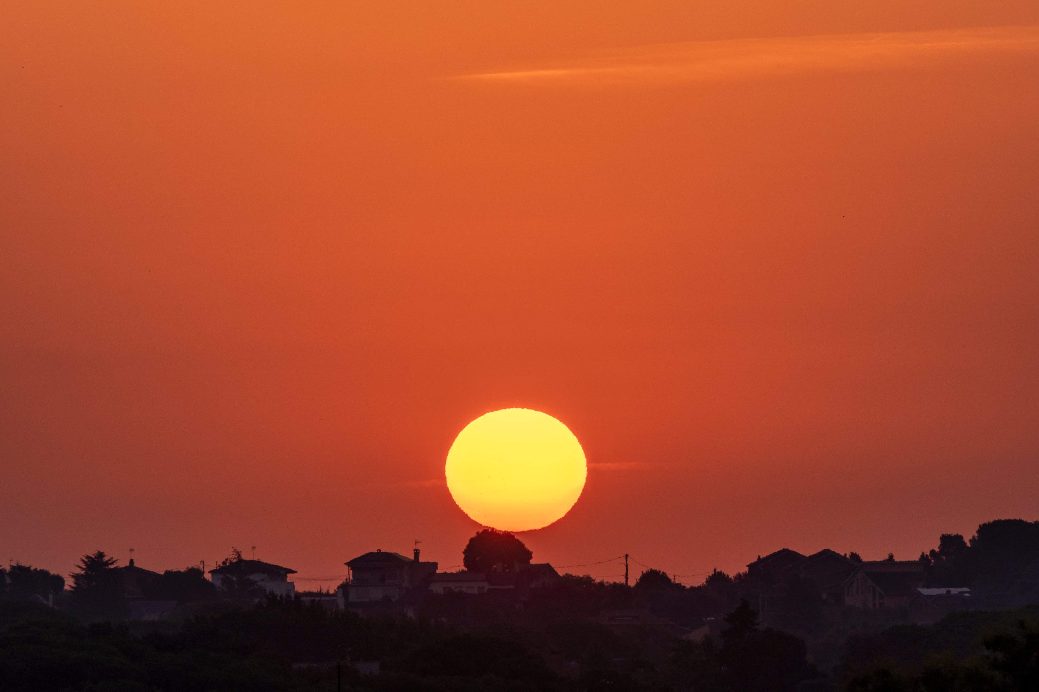 El forn saharià farà bullir Catalunya: la calor sufocant vindrà amb nits tòrrides i més ruixats