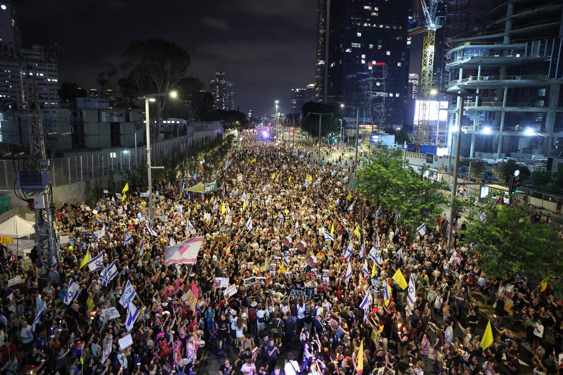 Milers d'israelians surten als carrers de Tel-Aviv per rebutjar el pla de Netanyahu d'ocupar Gaza