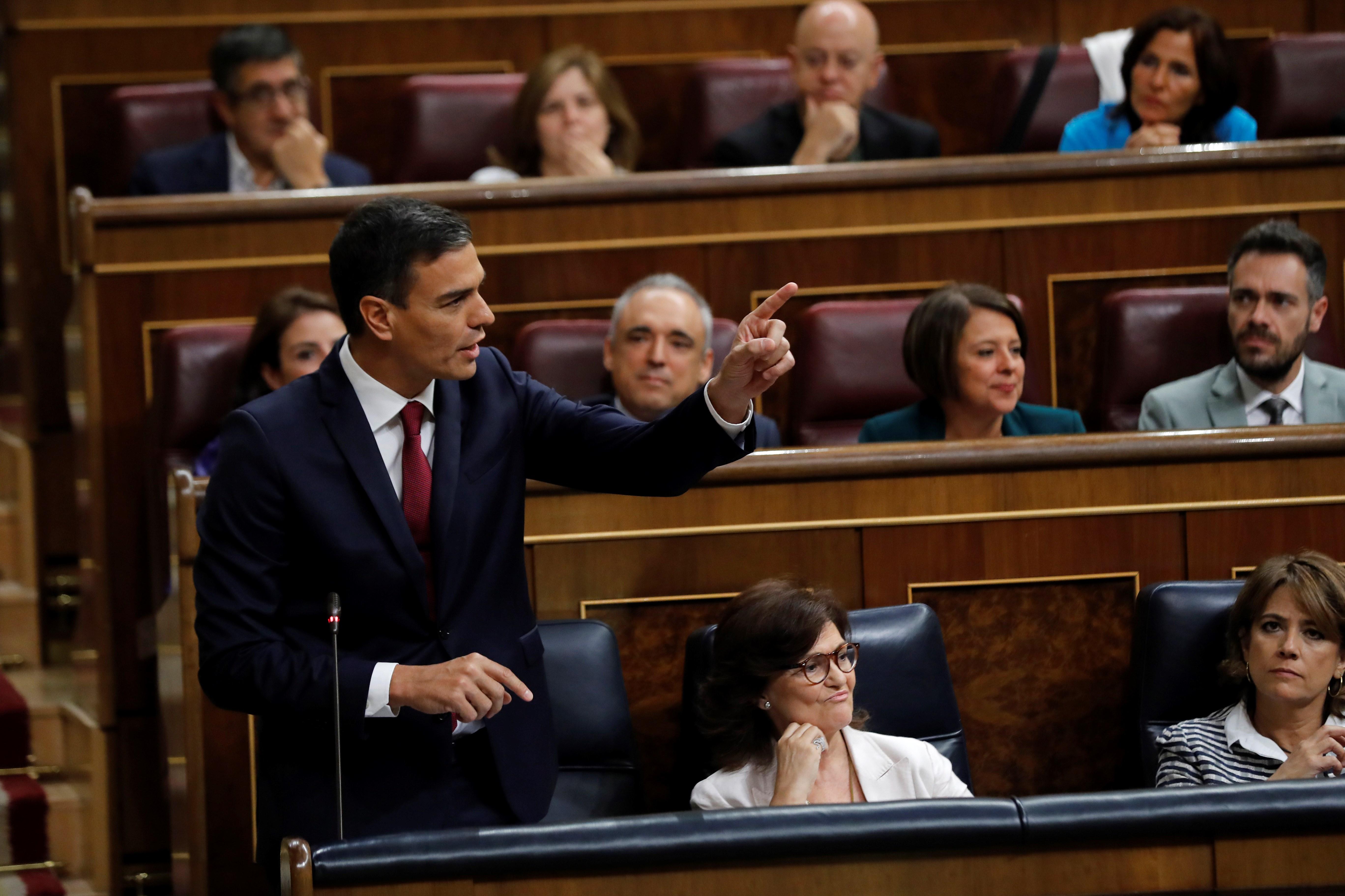 Casado titlla la Diada d'"aquelarre" i Sánchez l'avisa que s'acostumi als "canvis"