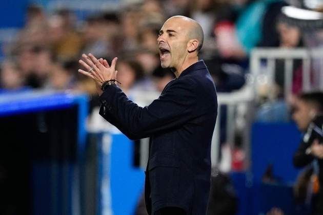 Jose Luis Sanchez Vera, animando a las jugadoras de la Real Sociedad