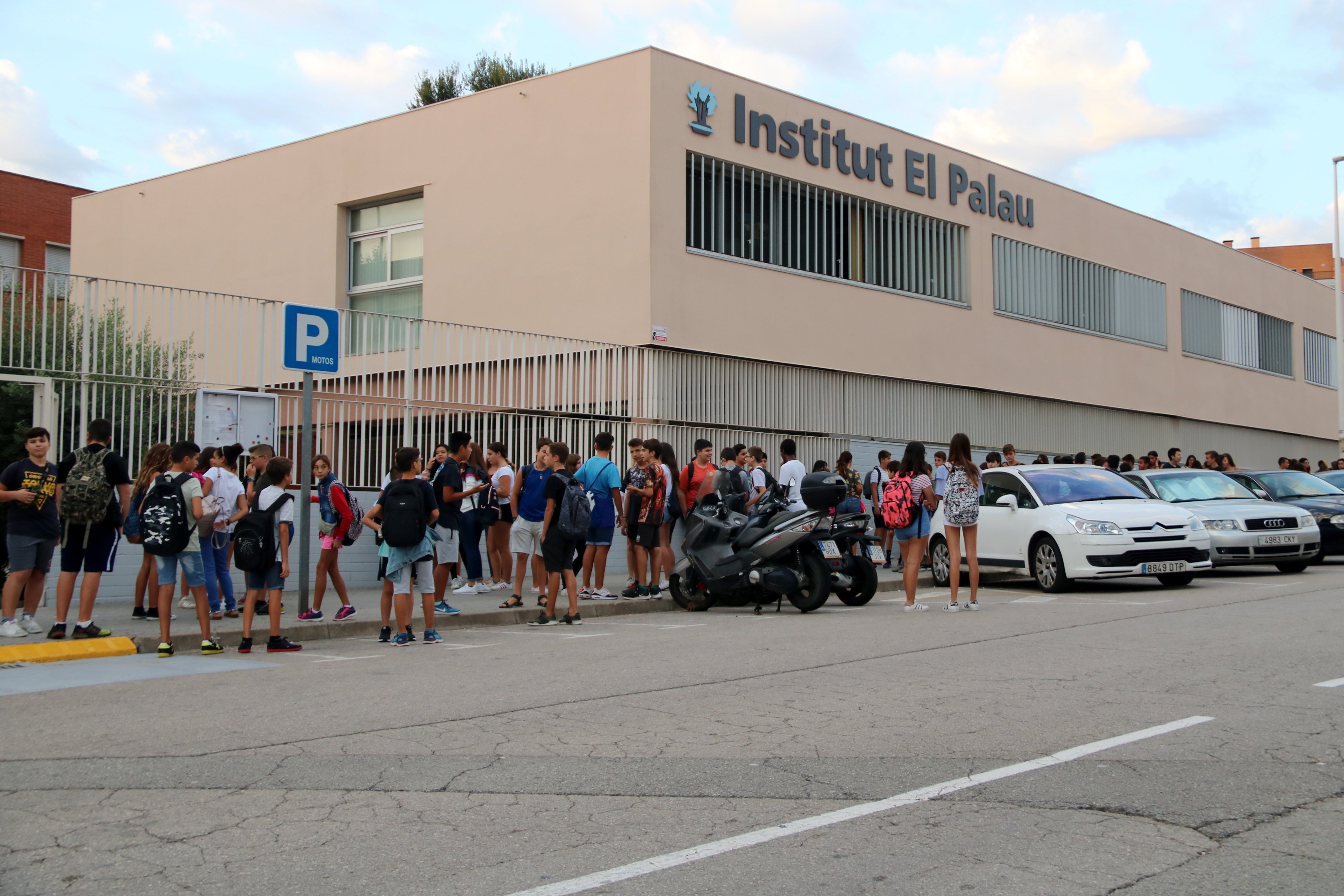 One teacher at El Palau school has case reopened over alleged words to son of Civil Guard