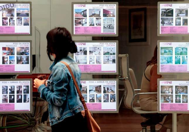 joven escaparate vivienda anuncios efe joven escaparate vivienda anuncios efe