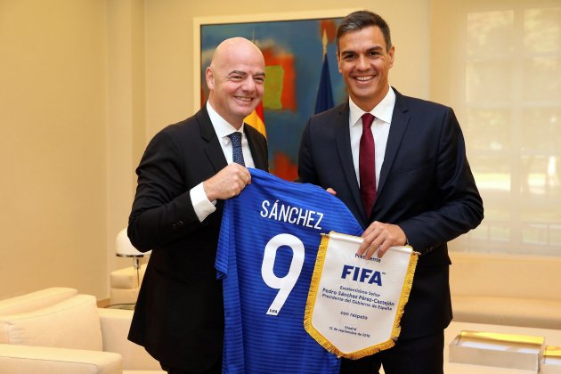 Gianni Infantino Pedro Sánchez FIFA   EFE