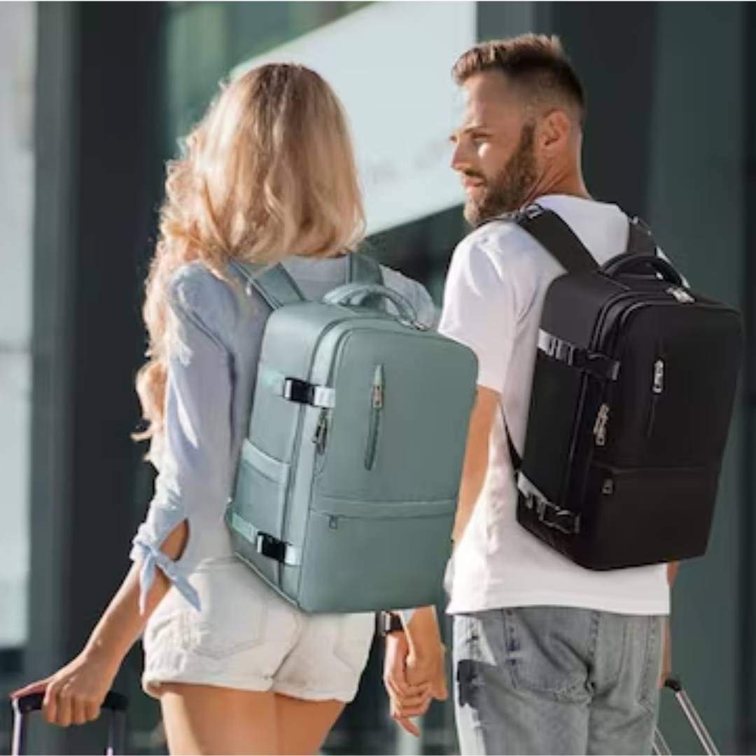 La mochila que parece pequeña pero cabe de todo: el modelo que arrasa entre viajeros ahorradores