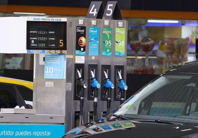 benzinera cotxe arxiu europa press