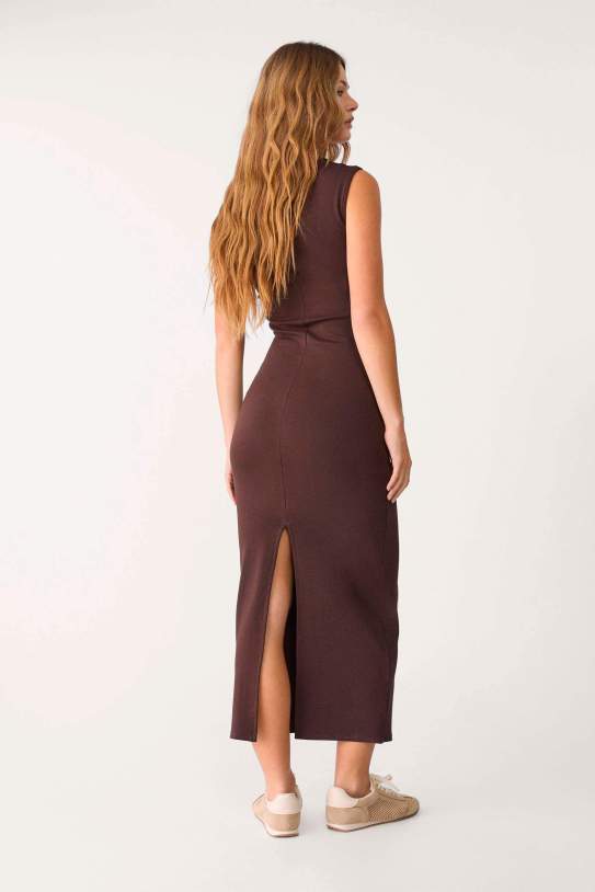 Vestit midi escot quadrat