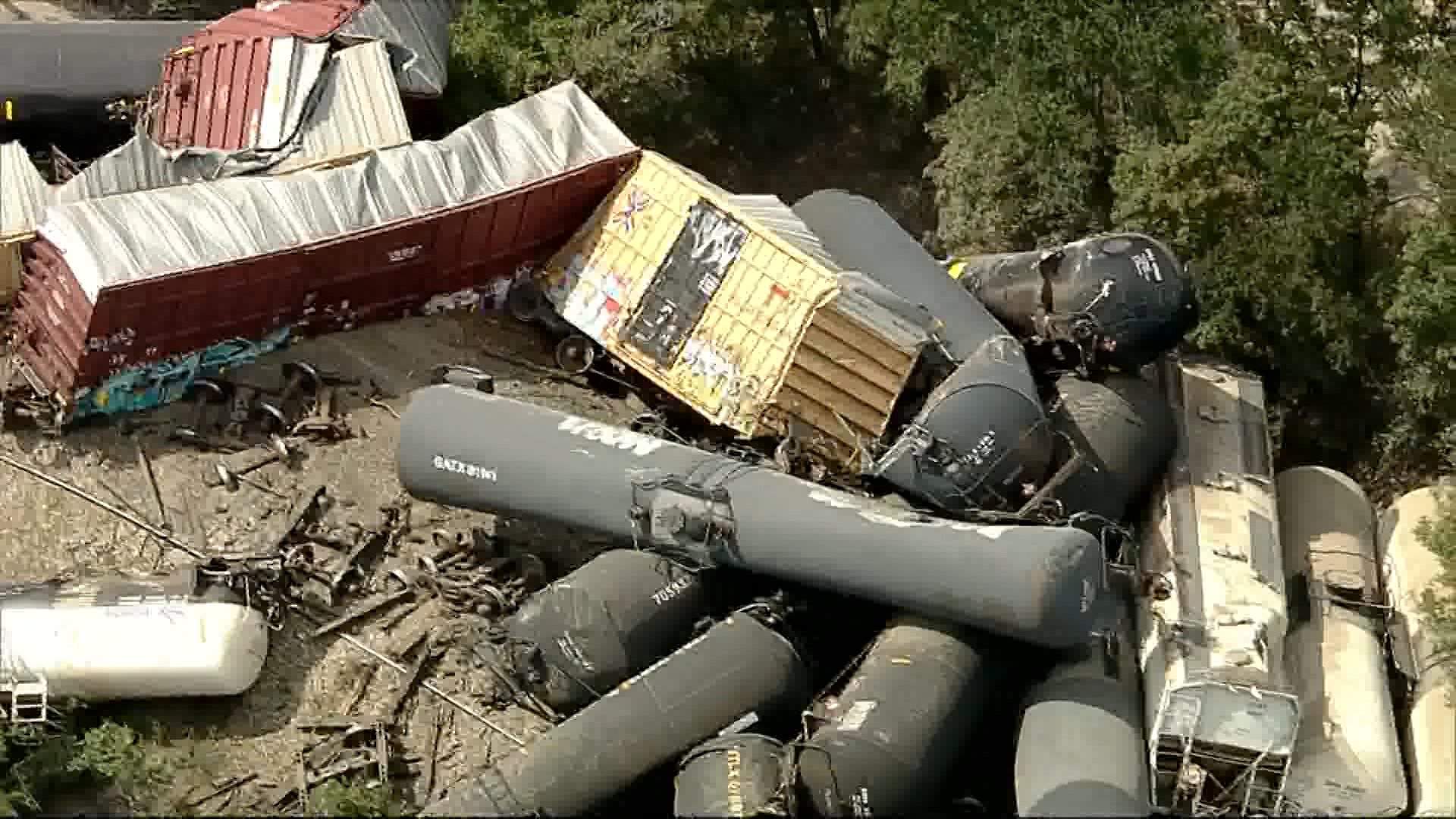 Impactant descarrilament d'un tren de mercaderies perilloses a Texas