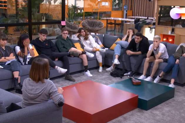 Noemi Galera comunica als concursants d'OT 2020 la suspensió del programa   YouTube