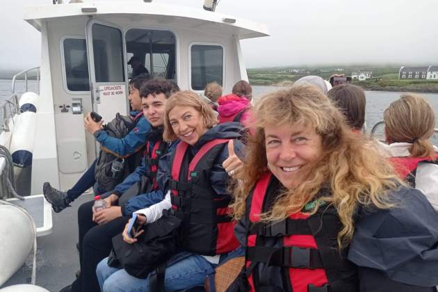 Els nostres valents a bord del vaixell que els conduïa a l'illa de Skellig Michael / Cedida: Xavier Andreu