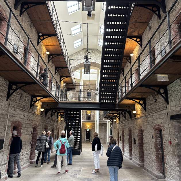 Cork. El grup a l'interior de la Pres  de Gaol / Cedida: Antoni Florensa