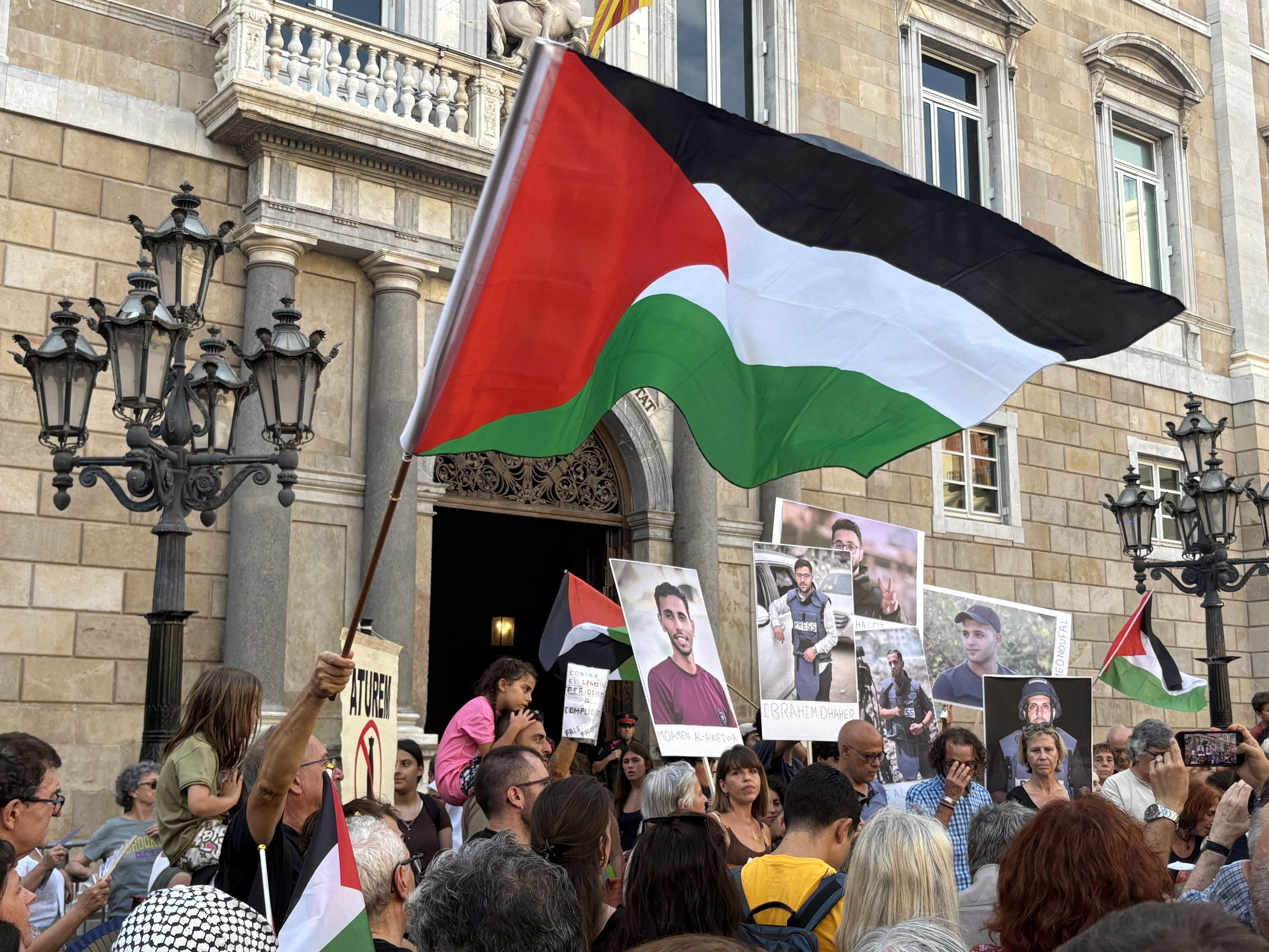Periodistes i entitats clamen a Barcelona contra els atacs als mitjans que informen des de Gaza