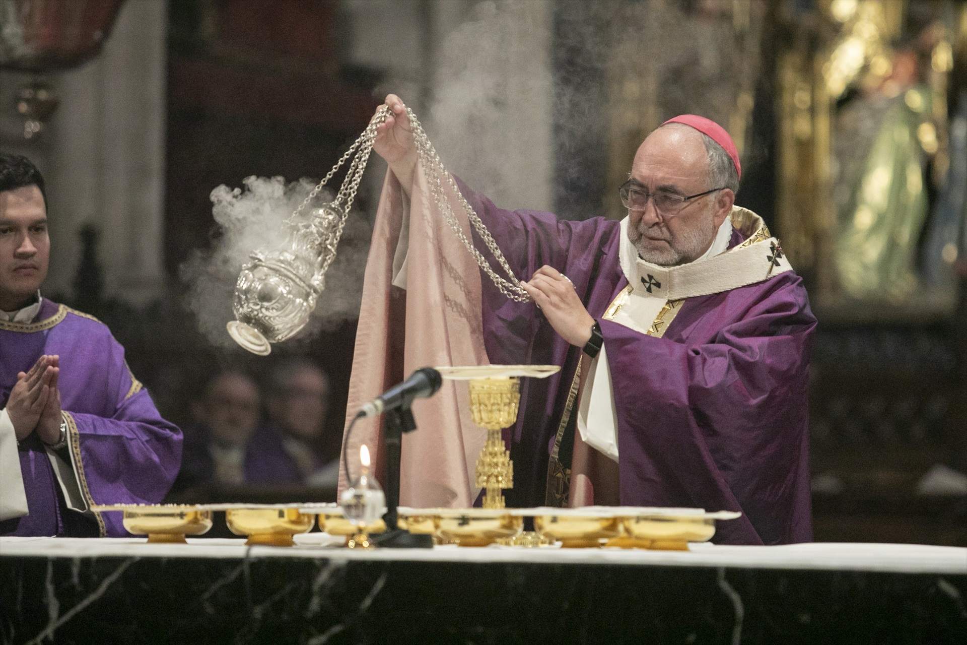 L'arquebisbe d'Oviedo diu "moritos" als musulmans i els recrimina no condemnar assassinats de cristians