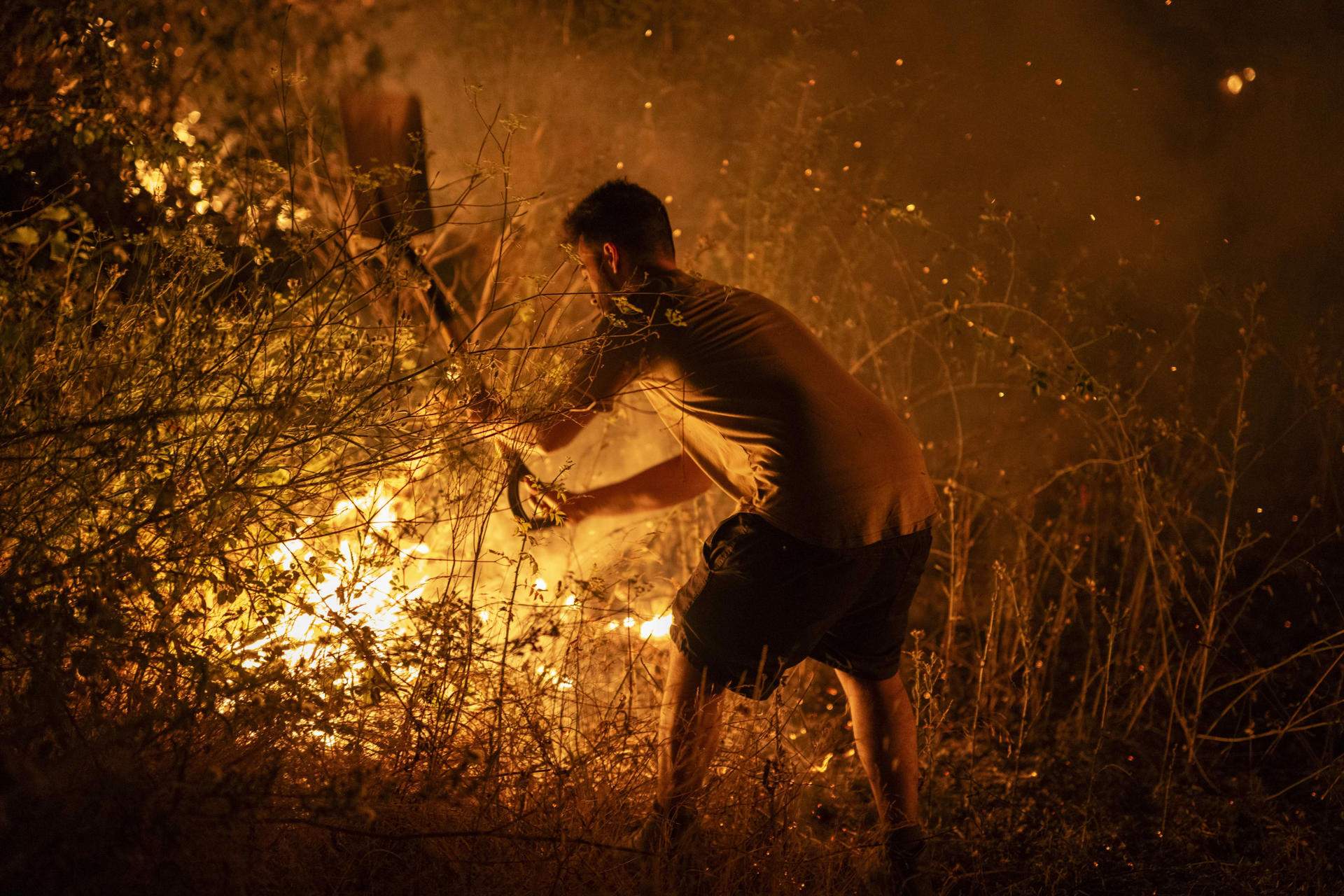 Catalunya envía un avión AVA a Ourense para luchar contra los incendios que ya han quemado 42.000 hectáreas