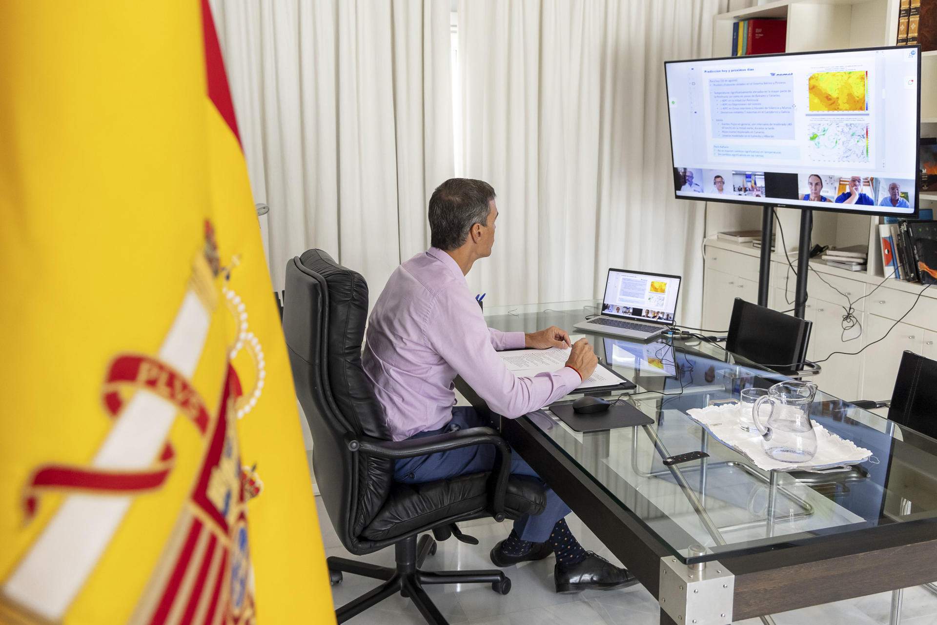 Sánchez interromp les seves vacances i visitarà les zones afectades pels incendis a Ourense i Lleó