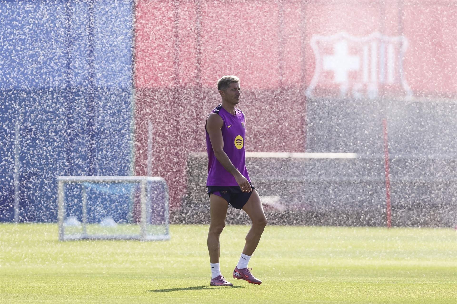 Lewandowski torna a entrenar-se amb el grup i apunta al Llevant