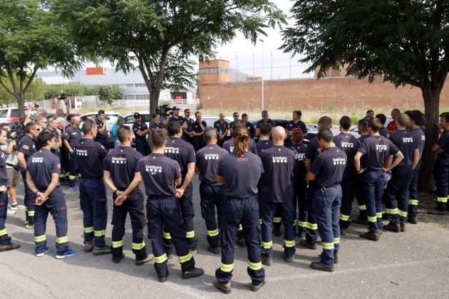 Bombers al Parc de Lleida abans de sortir a col·laborar amb els incendis de la península / ACN Bombers al Parc de Lleida abans de sortir a col·laborar amb els incendis de la península / ACN