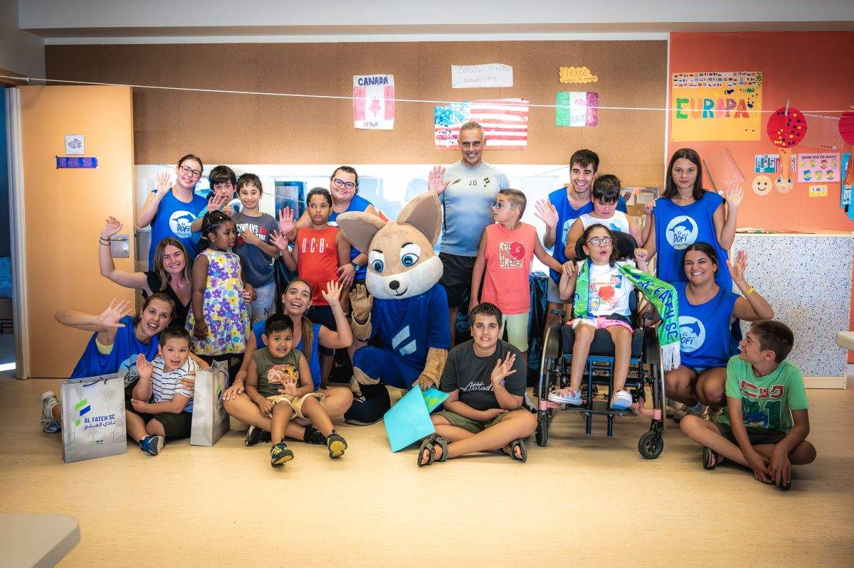 El club de futbol saudita Al Fateh visita l'escola El Dofi durant la seva pretemporada a Girona