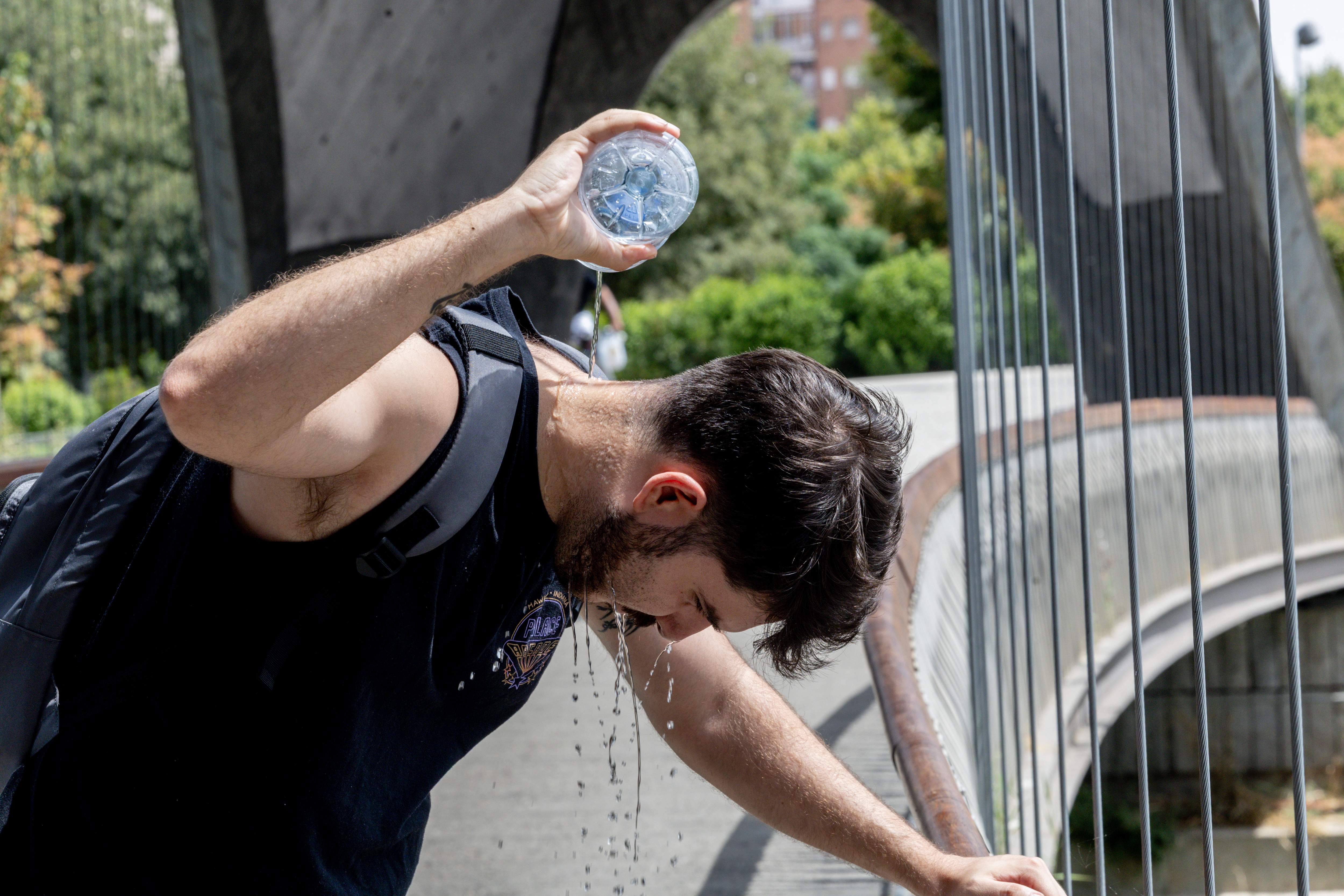 Barcelona desactiva l'alerta per calor intensa, però manté l'emergència per nits tòrrides