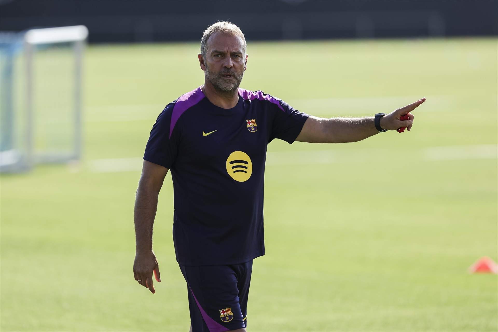 Flick se planta: frena dos salidas sonadas en el Barça a última hora