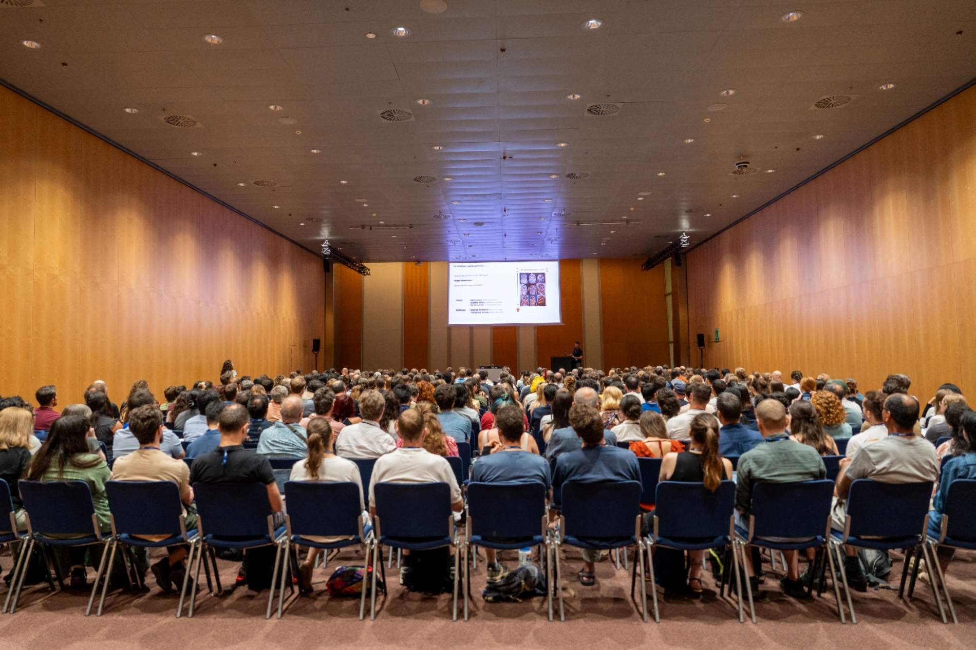Gairebé 2.000 científics a Barcelona per debatre sobre l'origen de la vida